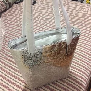 michael kors Medium Silver Shoulder/Handbag. New